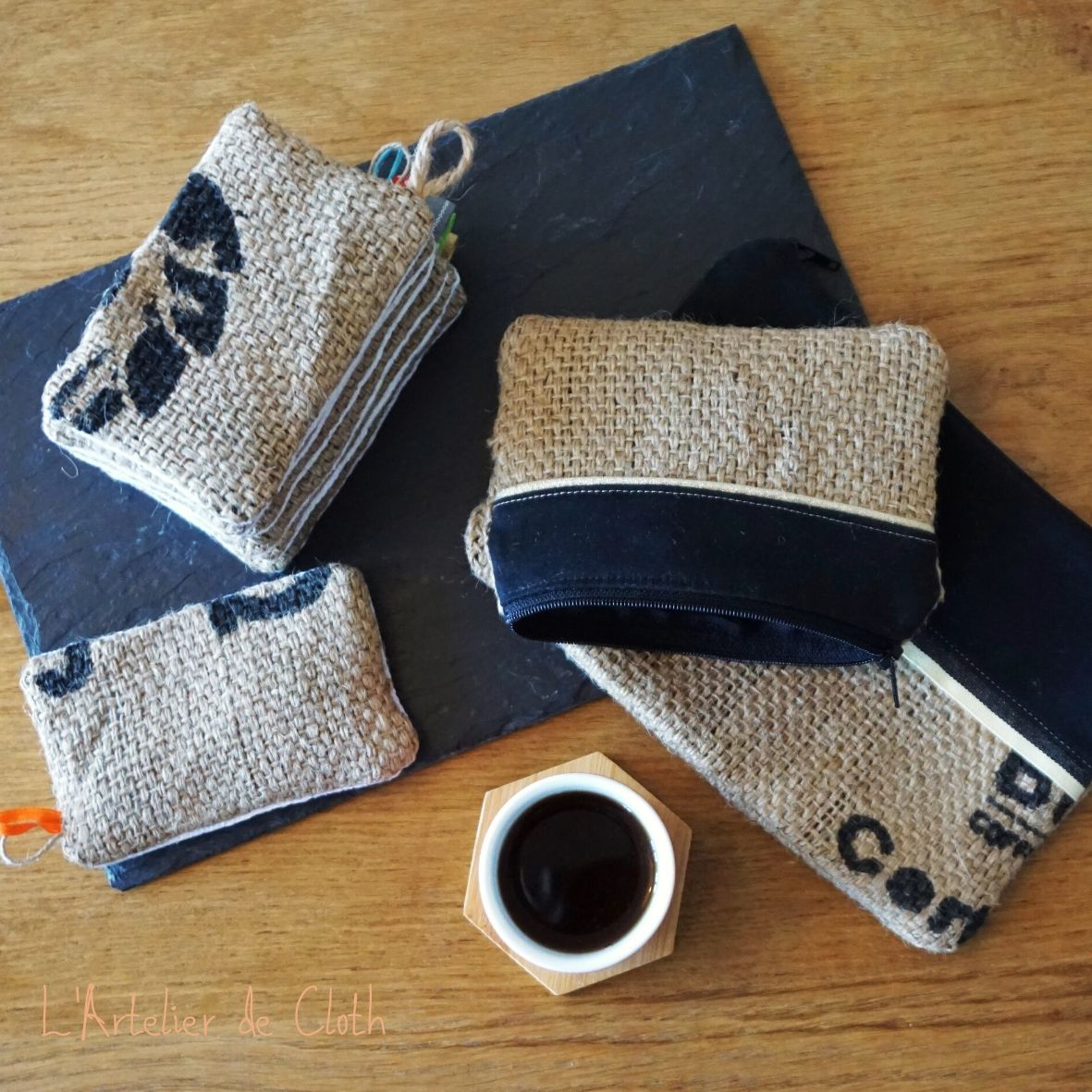 Créations surcylées textiles : Pochettes en sac de café, toile de jute